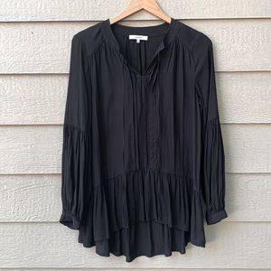 Ro & De Black Flowy Boho Tunic Blouse Tie Front Billowy Sleeves Ruffle Bottom
